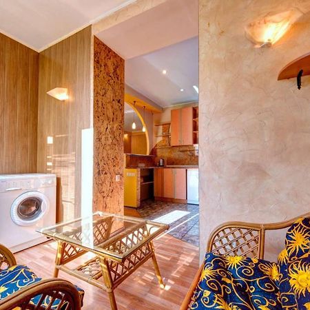 Three-Room Apartment Near Ocean Plaza Kijów Zewnętrze zdjęcie