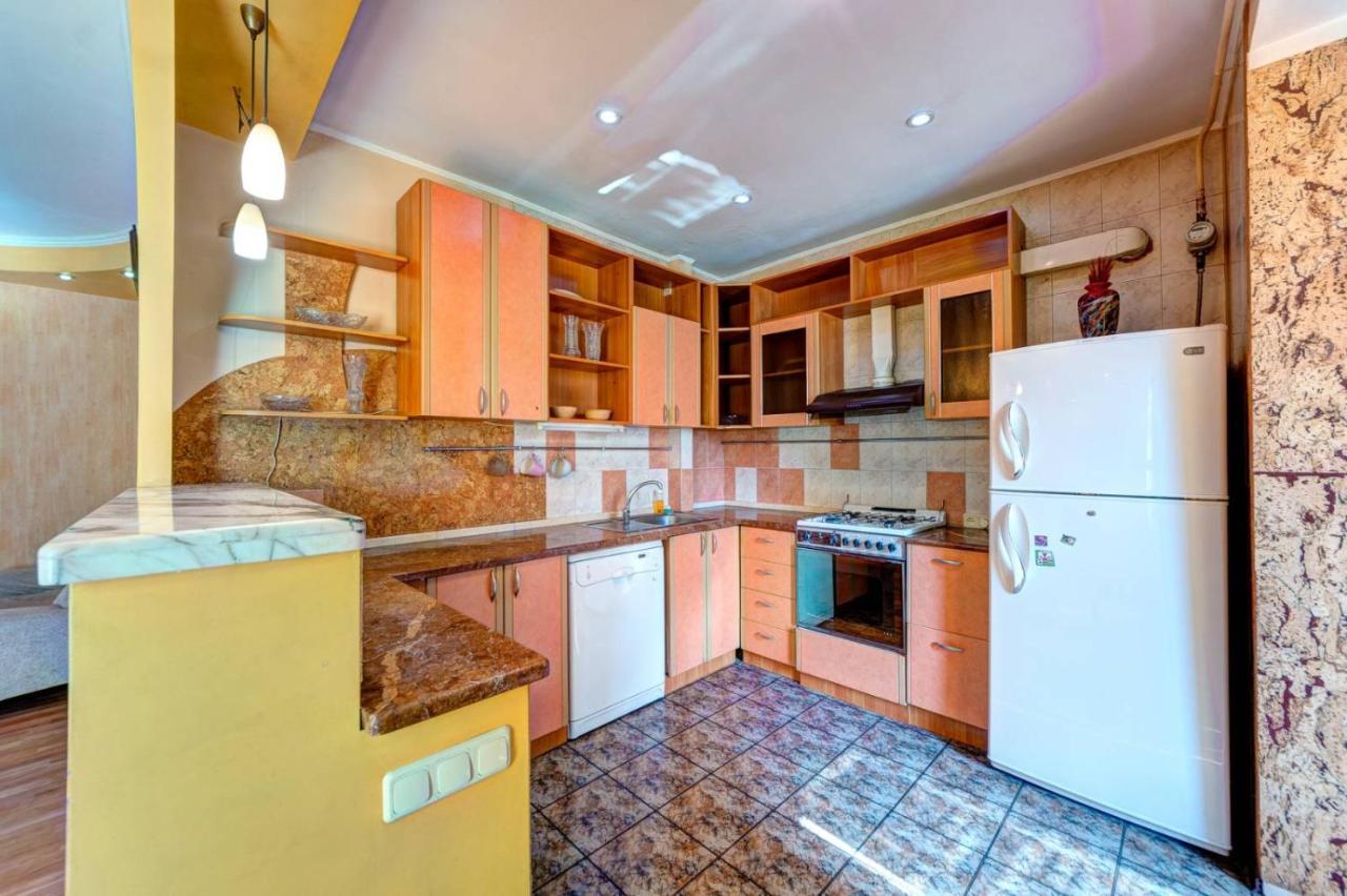 Three-Room Apartment Near Ocean Plaza Kijów Zewnętrze zdjęcie