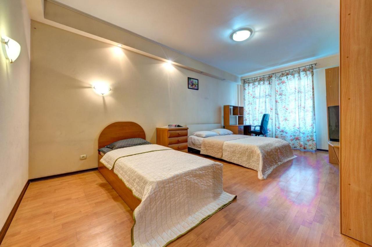 Three-Room Apartment Near Ocean Plaza Kijów Zewnętrze zdjęcie