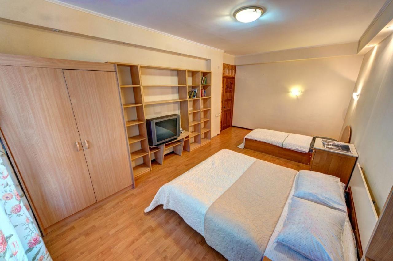 Three-Room Apartment Near Ocean Plaza Kijów Zewnętrze zdjęcie