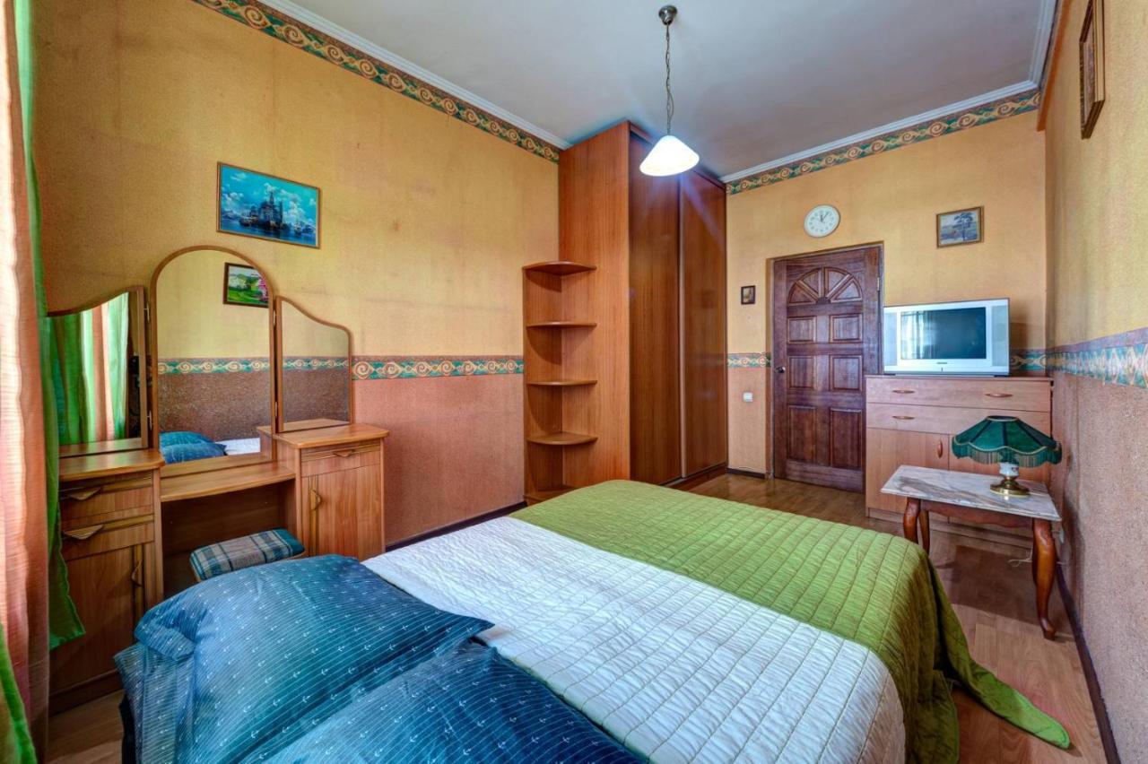 Three-Room Apartment Near Ocean Plaza Kijów Zewnętrze zdjęcie